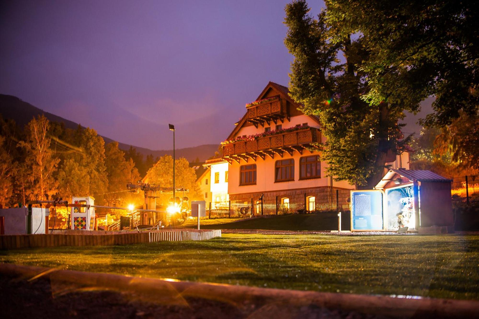 Przystanek Bavaria - Sauny, Parking Oraz Wstep Do Parku Bajek W Cenie! カルパッチ エクステリア 写真